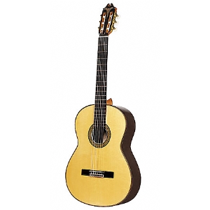 Luthier